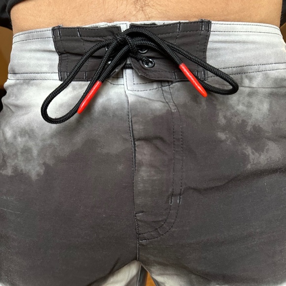 American Eagle Outfitters Men's Small Drawstring Swim Trunks Black Grey Red - Picture 8 of 10